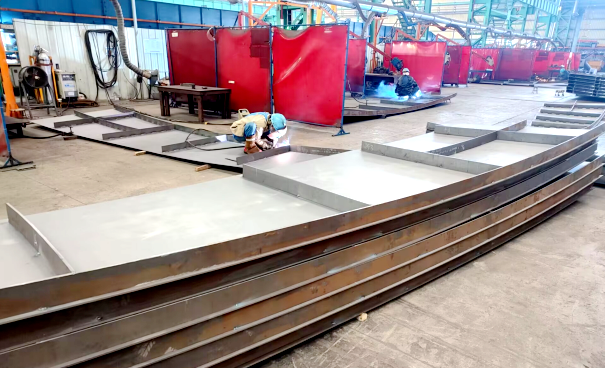 创新工艺，成效显著！靖江大明攻克大型出口储罐“帽子”预制难题