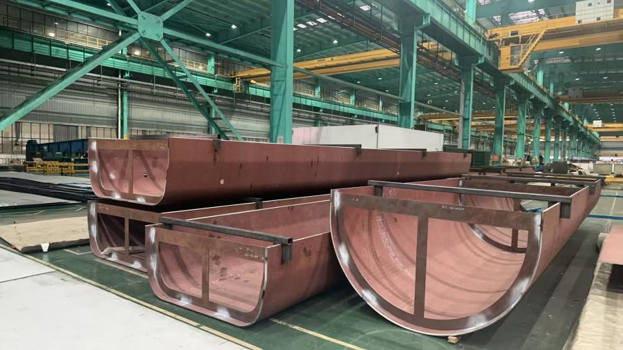 协同发力！靖江大明圆满交付多批起重吊臂项目