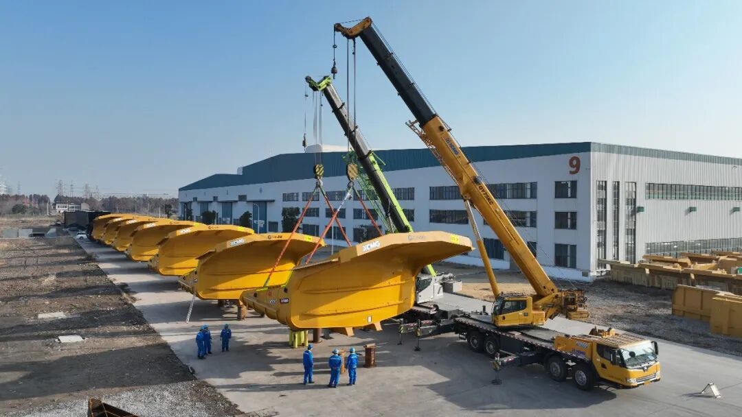 定制化批量交付！大明重工承制260吨级矿卡货箱启运海外